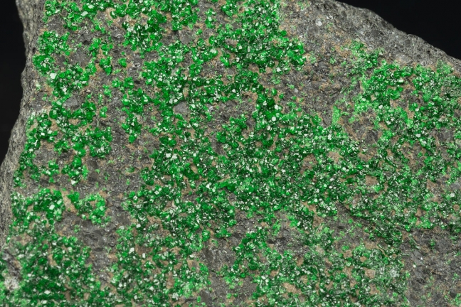 Uvarovite garnet Uvarovite garnet