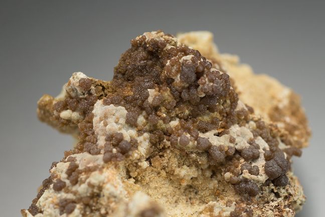 Vanadinite on Phosphohedyphane