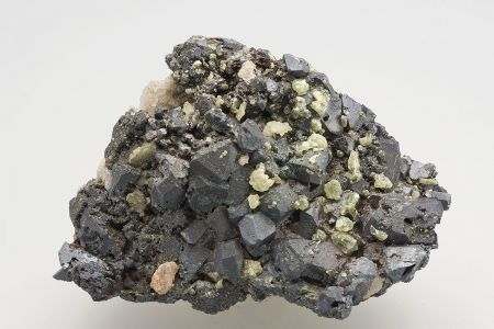 Bronmian Chlorargyrite on Cuprite