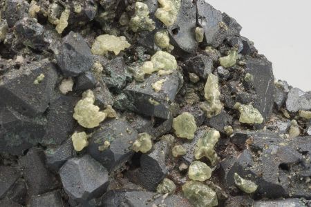 Bronmian Chlorargyrite on Cuprite