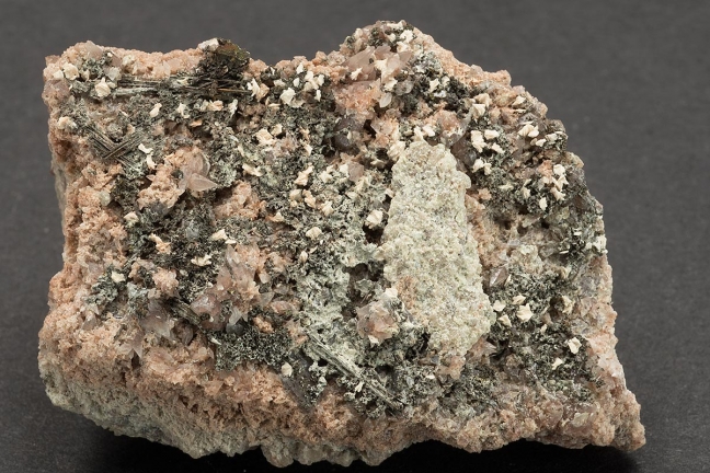 Chalcopyrite pseudomorph after chalcocite