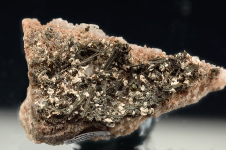 Chalcopyrite pseudomorph after chalcocite