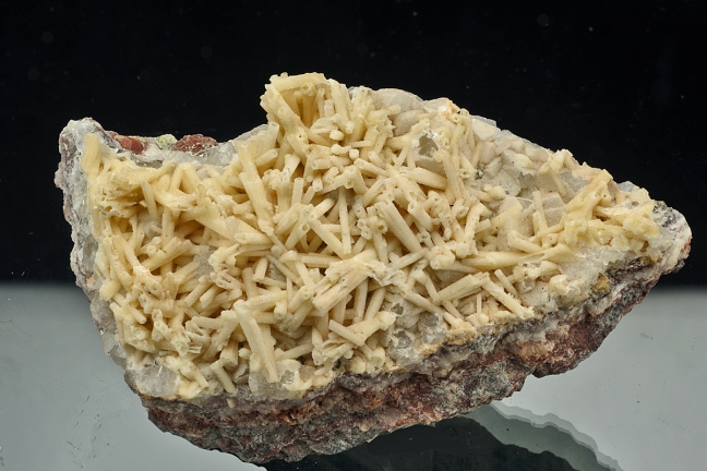 Stilbite pseudomorphing Natrolite
