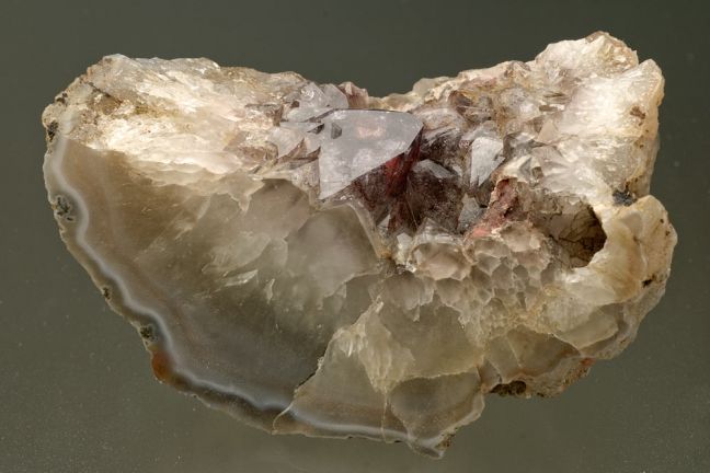 Quartz-agate