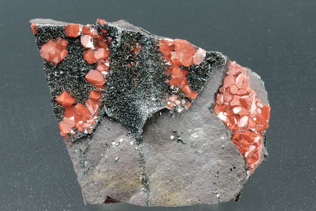 Quartz (eisenkiesel) on Hematite Quartz (eisenkiesel) on Hematite