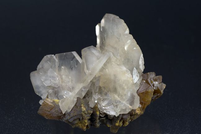 Barite on Orpiment