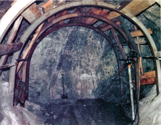 A heading in Frazer's Hush mine