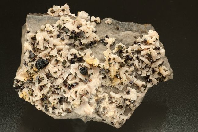 Sphalerite, Chalcopyrite on Dolomite Sphalerite, Chalcopyrite on Dolomite